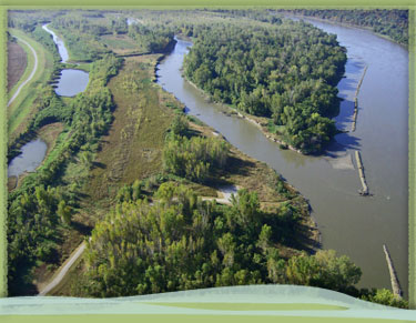 Photo of the Missouri River at Deroin Bend